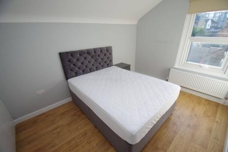 4 bedroom flat to rent - Photo 5
