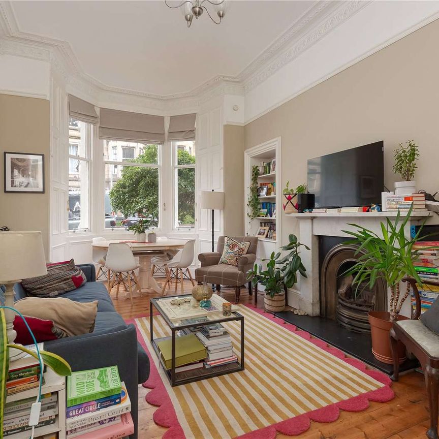 A fantastic opportunity to live in a main door, ground door apartment in the popular Hillside of Edinburgh. - Photo 1