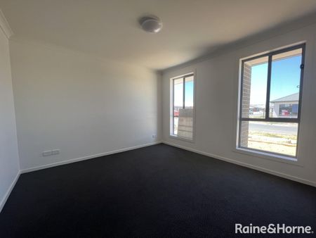 4 Bedroom Home Family Home! - Photo 3