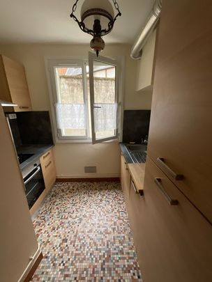 A LOUER - Centre Historique - T2 de 43.70m² avec garage et cave - Photo 1