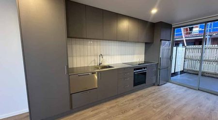 Perfectly located townhouse with stunning views! - Photo 4