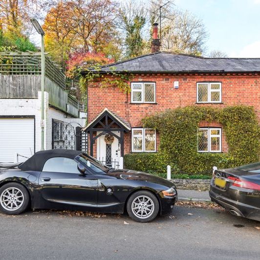 Crownpits Lane Busbridge, Godalming - 3 bedrooms Property for lettings - Seymours - Photo 1