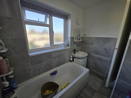 3 bedroom terraced house to rent - Photo 5