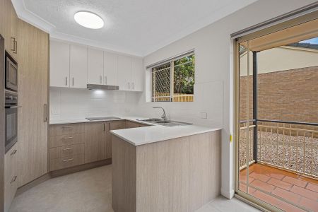 2/23 Amelia Street, 4151, Coorparoo Qld - Photo 3