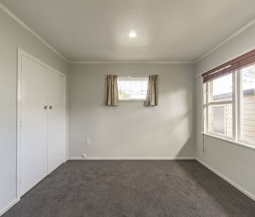 Three Bedroom Family Home - Photo 3