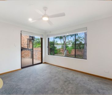 Spacious & Freshly Updated 3-Bedroom Townhouse in a Quiet Complex - Photo 1