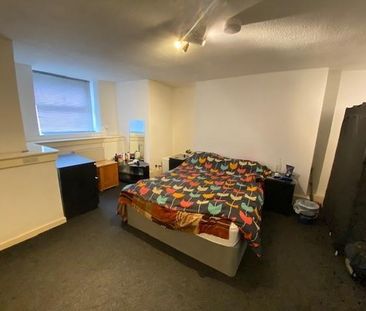 4 bedroom terraced house to rent - Photo 5