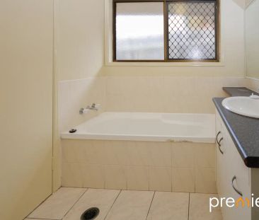 “Charming Home” - Photo 5