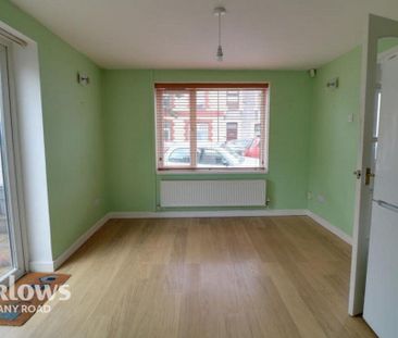 2 bedroom coach house to rent - Photo 4