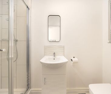 ✨ Stunning NEW Ensuite Kitchenette ROOMS ✨ - Photo 3