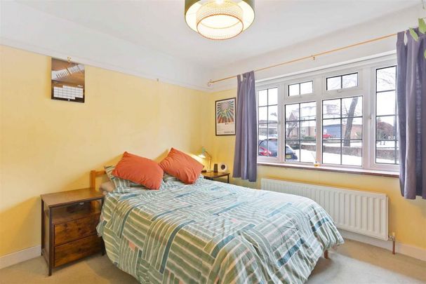 5 bedroom detached bungalow to rent - Photo 1