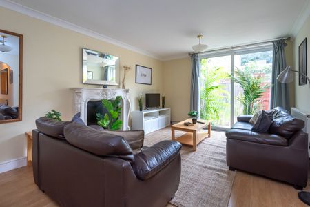 3 Bed Terraced House, Tarbert Walk, E1 - Photo 3