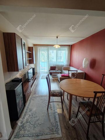 Kiadó átlagos állapotú panel lakás - Győr - Fotó 3