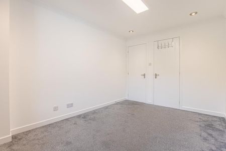 3 bedroom apartment to rent - Photo 4