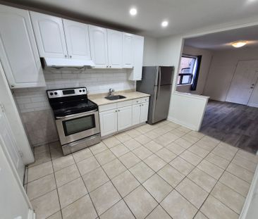 For Lease - 636 Vaughan Road, Toronto, Ontario - Photo 3