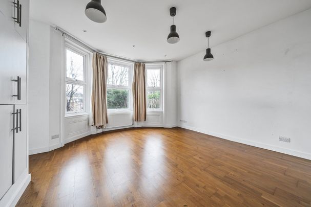 Court Yard, London, SE9 - Photo 1