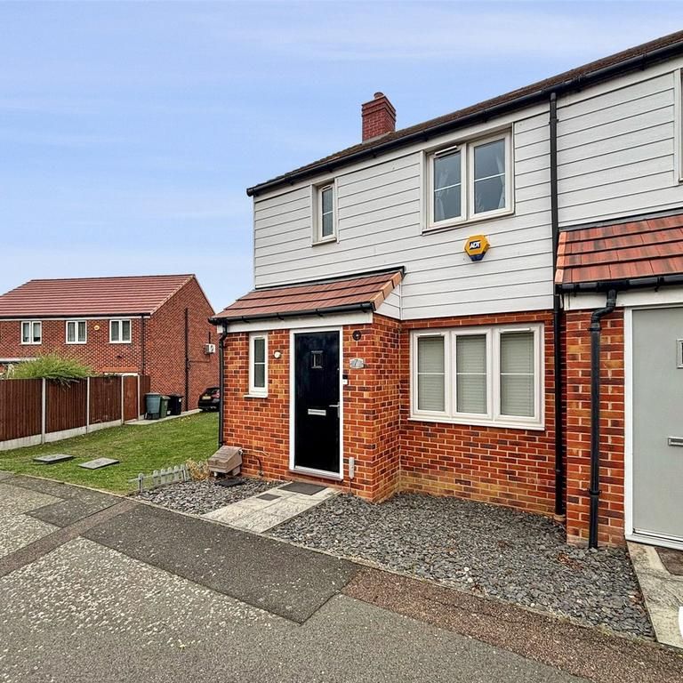 3 bedroom end of terrace house to rent - Photo 1
