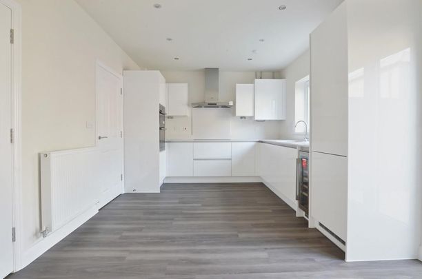 5 bedroom semi-detached house to rent - Photo 1