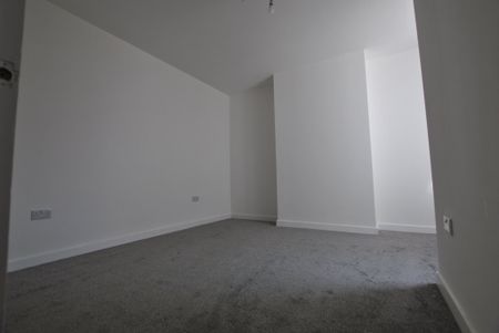 High Street, Snodland, London - Photo 2