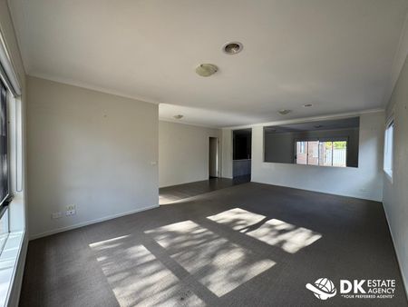 Spacious 4 Bedroom House - Photo 3