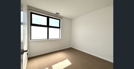 Brand New Townhouse for Rent in the Desirable Aintree Neighbourhood - Live in Style and Comfort! - Photo 5