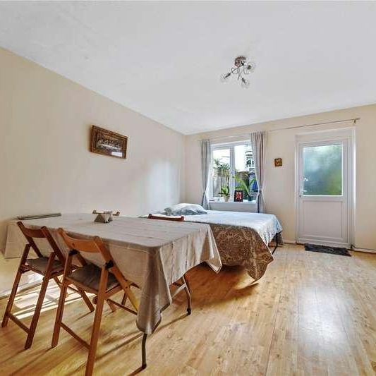 Haygreen Close, Kingston Upon Thames, Surrey, KT2 - Photo 1