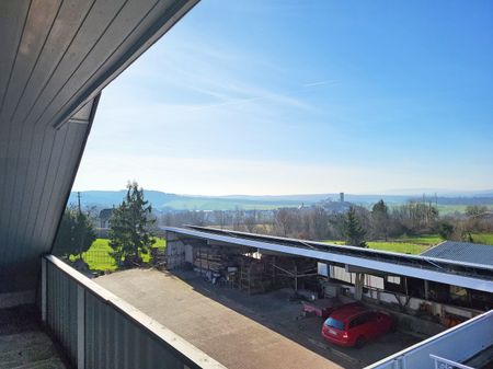 Dachgeschosswohnung mit Balkon und traumhaften Ausblick ins Grüne! - Foto 5