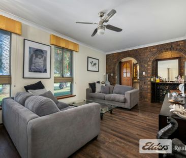 Charming 3-Bedroom Home Just Metres from Safety Bay Beach! - Photo 5