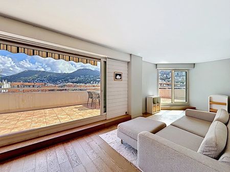 NICE LE PORT – DERNIER ÉTAGE AVEC TERRASSE PANORAMIQUE - Photo 3