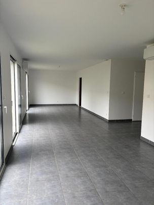 Location Maison 8 pièces 170m² VILLENAVE D ORNON 33140 - Photo 1