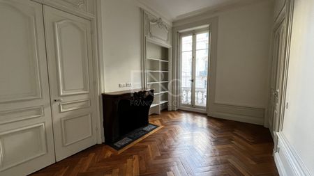 T3 de 118m² - Rue Duquesne - Photo 3