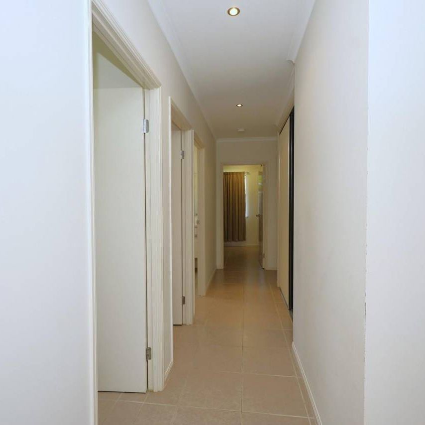 Fully Airconditioned - Family Entertainer - Rent discounted 5 months - Photo 1