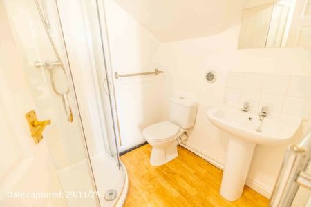 FLAT 4, 33, Portland Street - Photo 5