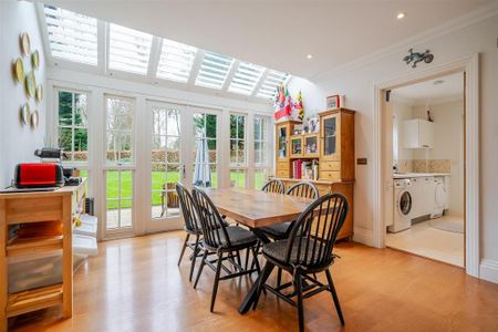 6 bedroom detached house to rent - Photo 2