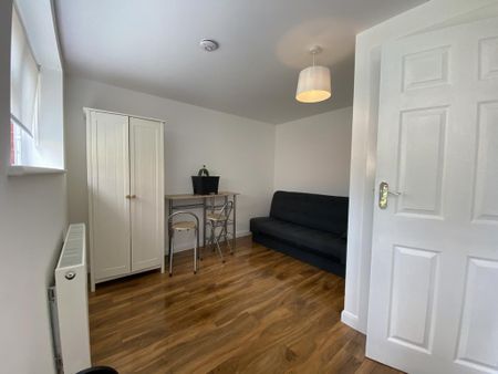 Studio to rent - Photo 2