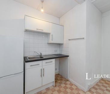 2 bedroom flat to rent London Road, Portsmouth PO2 - Photo 3