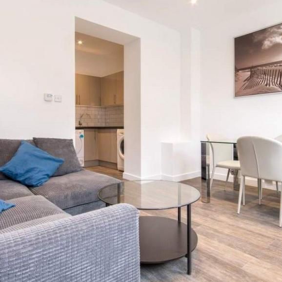 4 bedroom flat share to rent - Photo 1