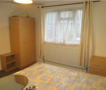 5 bedroom semi-detached house to rent - Photo 2