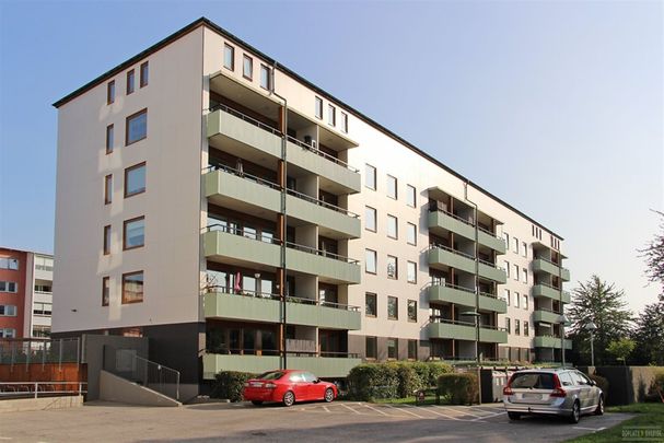 Per Albin Hanssons väg 61E - Photo 1