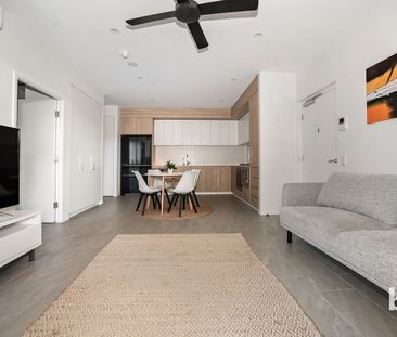 Modern Furnished Ground Floor Apartment with Private Courtyard Access - Photo 5