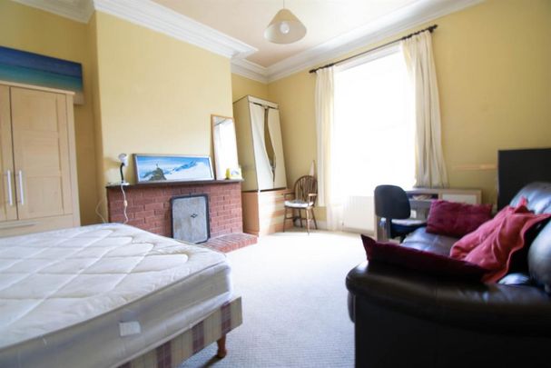 4 bedroom terraced house to rent - Photo 1