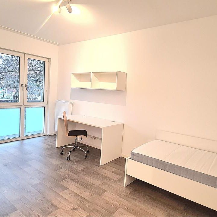 Helles voll möbliertes 1-Zimmer-Apartment direkt am S/U Bahnhof Lichtenberg !!! - Photo 1