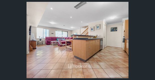 Fully Furnished 3x2 Townhouse - Photo 1