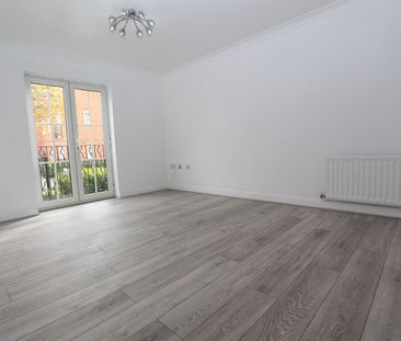 2 Bed Flat, Seaton Square, NW7 - Photo 1