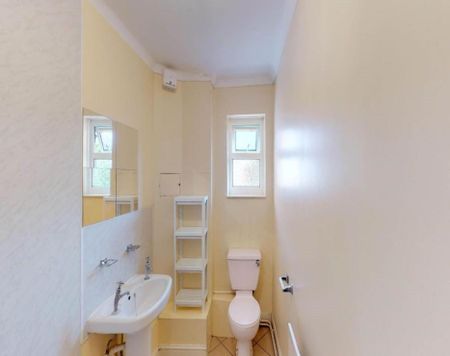 2 bedroom flat to rent - Photo 4