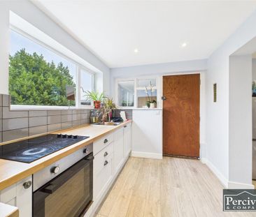 3 bedroom semi-detached house to rent - Photo 5