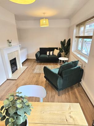 Two Bedroom Apartment for Rent in York, YO31 - Photo 1