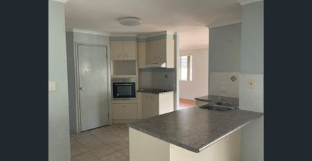 FAMILY HOME IN PRIME LOCATION! - Photo 3