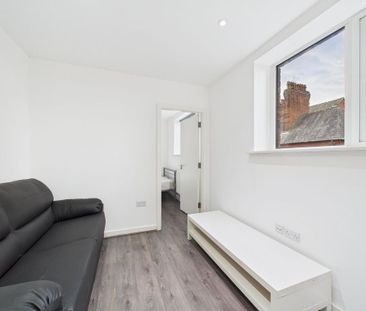 4 bedroom flat to rent - Photo 1