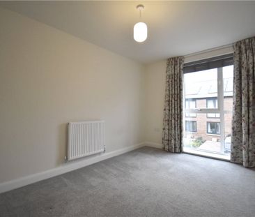 Well presented 4 bedroom townhouse to rent situated just to the Nor... - Photo 4